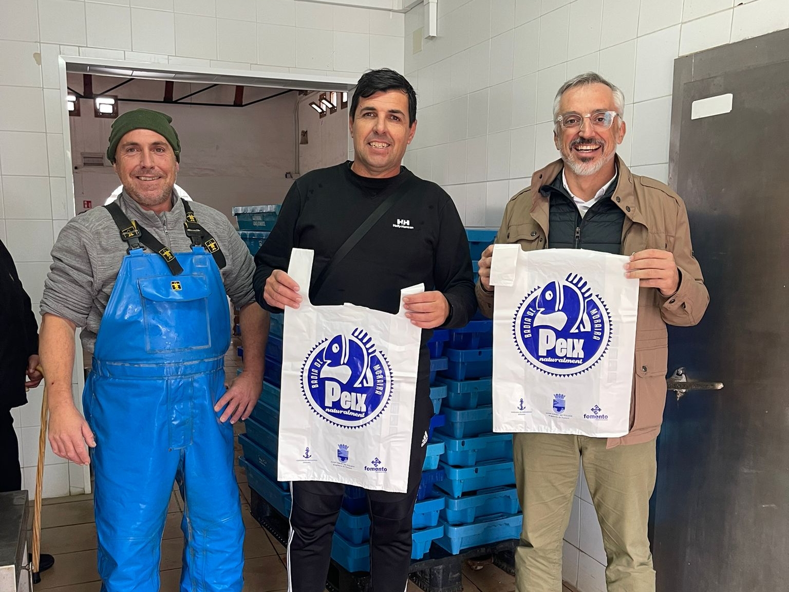 Teulada impulsa la marca ‘Pescado de la Bahía de Moraira’ con una subvención a la Cofradía de Pescadores