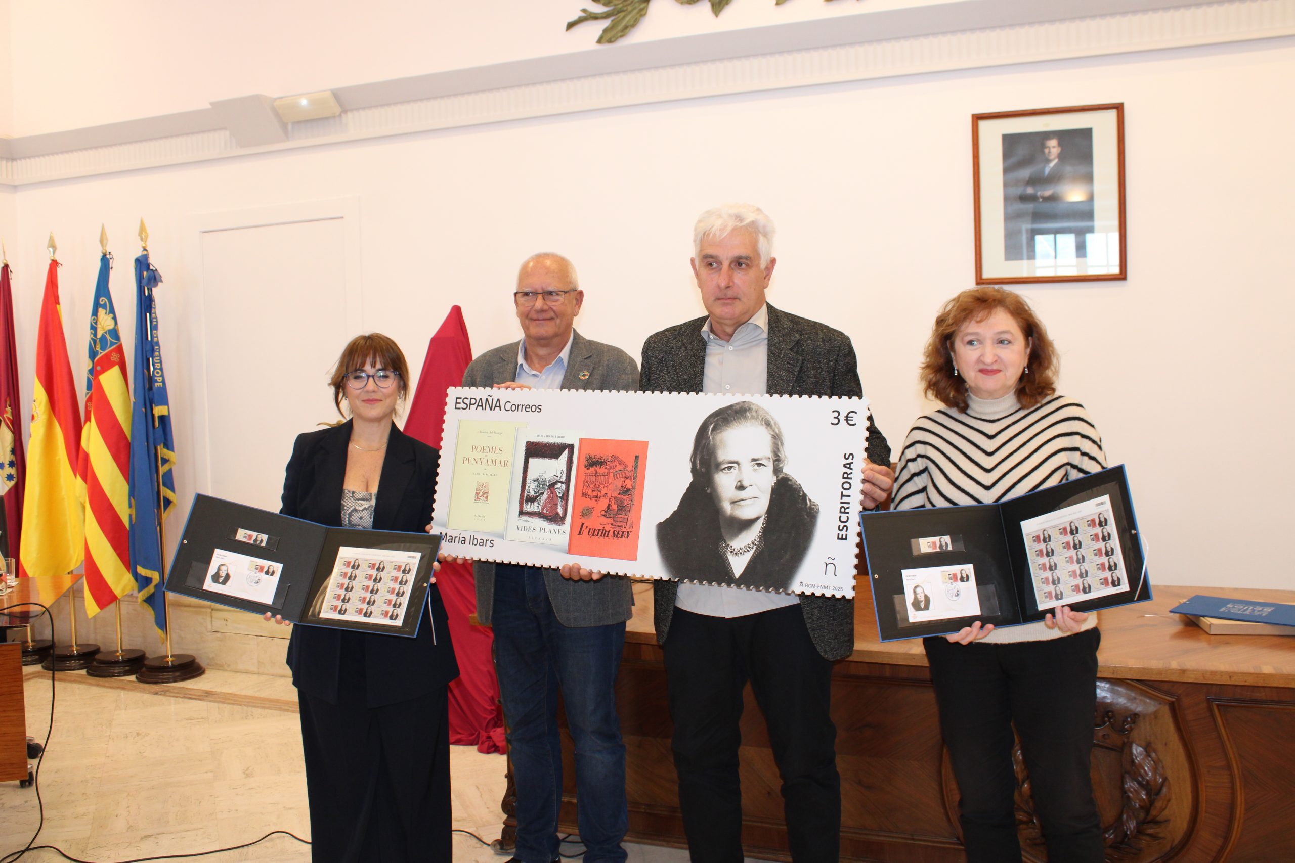 Correos presenta en el Ayuntamiento de Dénia un sello dedicado a María Ibars