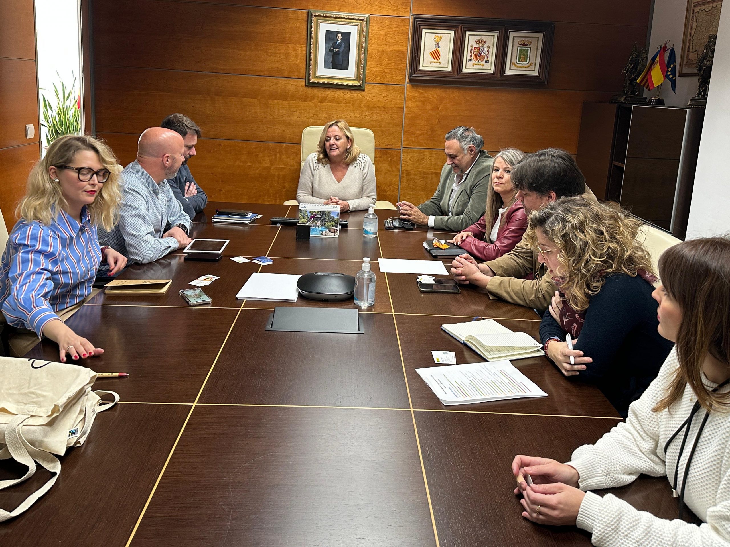 El Ayuntamiento de Calp y el Grupo Social ONCE dan el primer paso hacia una mayor inclusión y accesibilidad