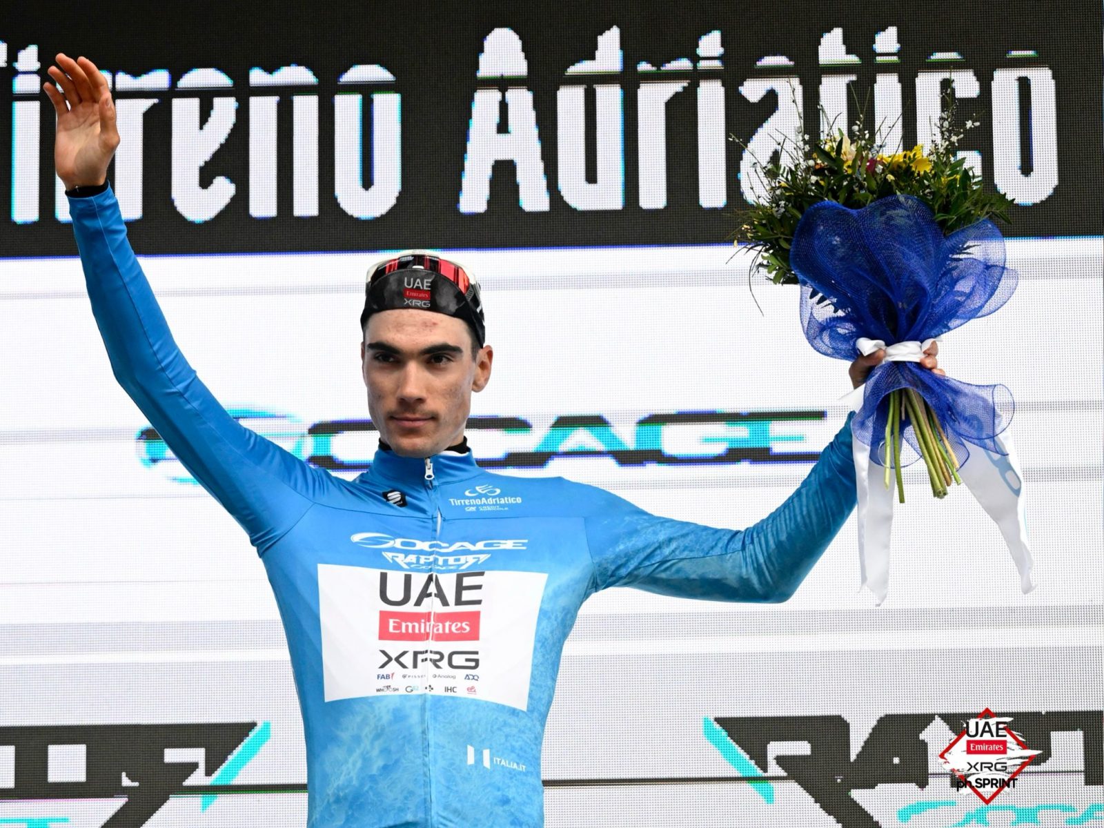 Ayuso conquista el liderato de la Tirreno Adriático con un poderoso ataque final