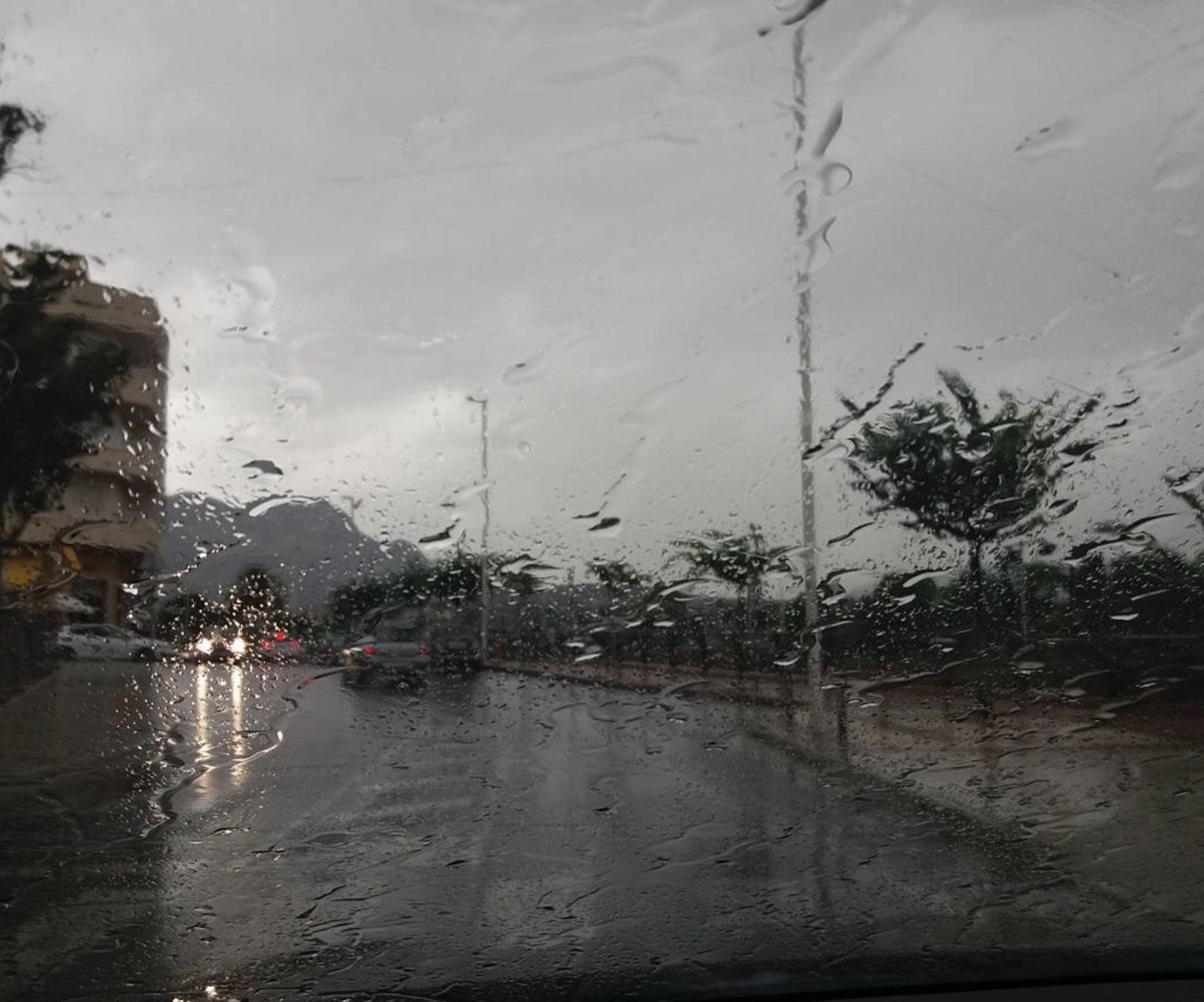 Alerta por lluvias fuertes en la Marina Alta: Aviso naranja hoy y amarillo para mañana