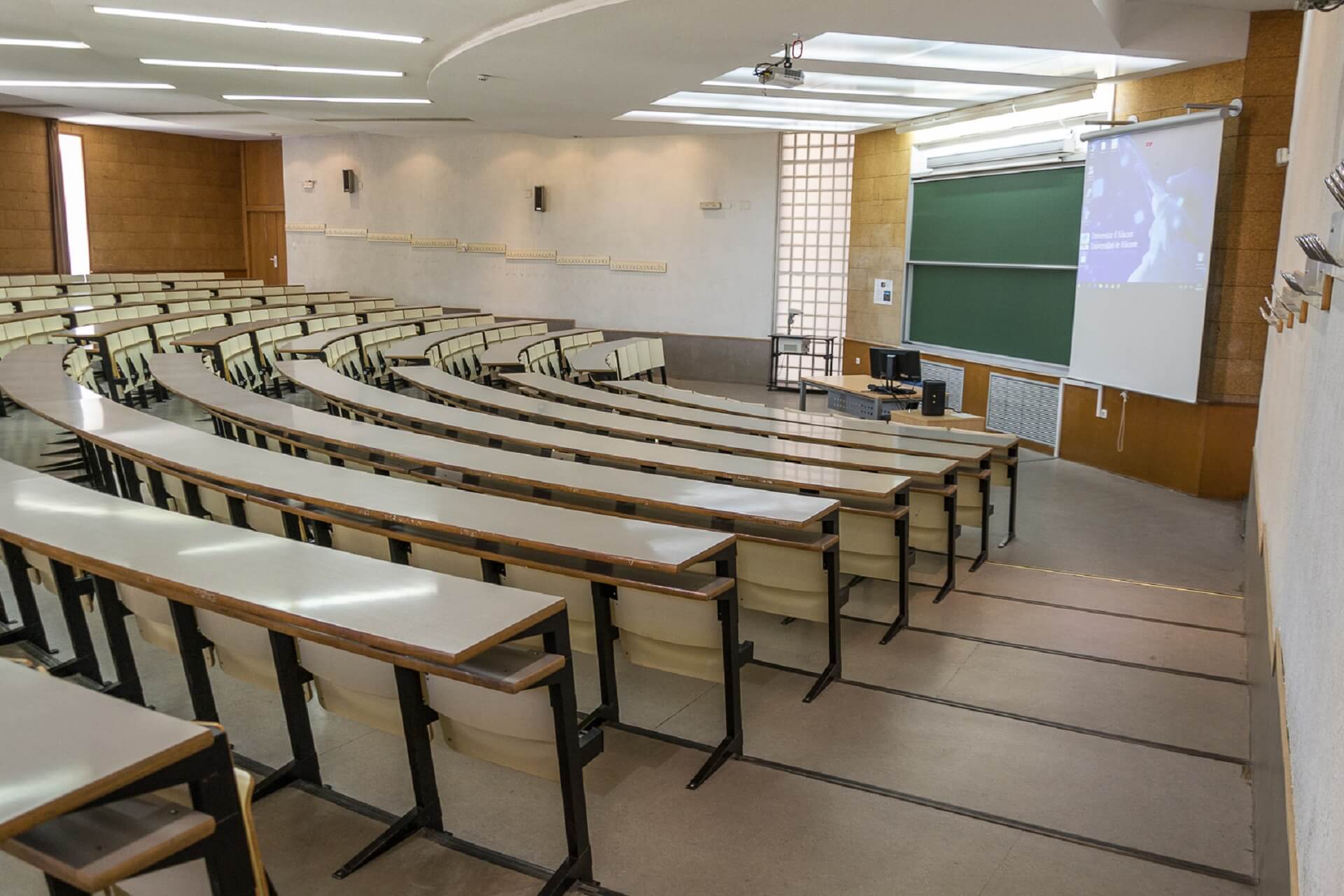 La Universidad de Alicante pide a los estudiantes de la Marina Alta que no acudan al campus