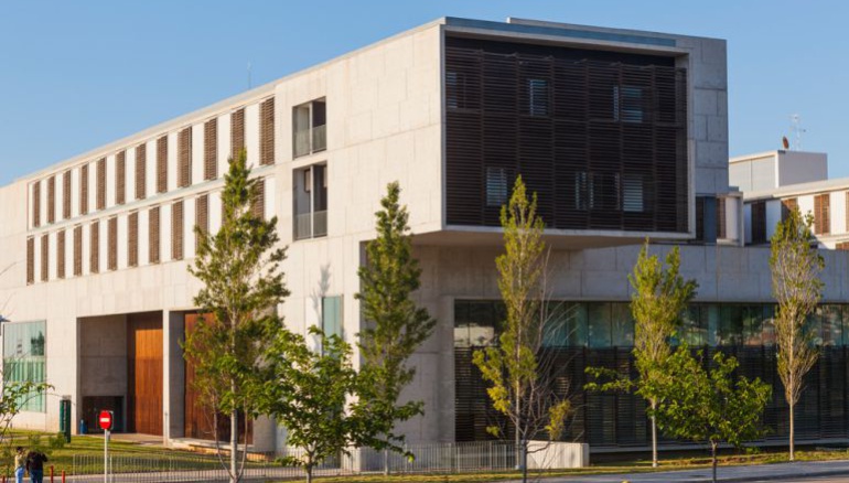 Trabajadores del Hospital de Dénia reclaman igualdad laboral tras la reversión a gestión pública