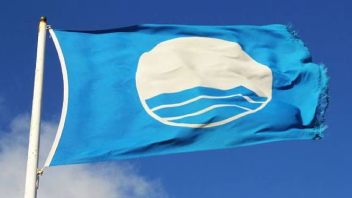 La Marina Alta revalida su compromiso con la excelencia ambiental al sumar 24 Banderas Azules en 2025