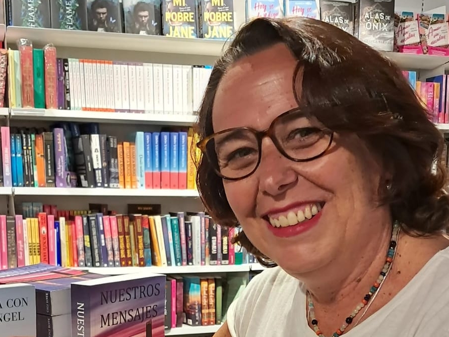 La escritora Gigi Rote presenta su última novela, un homenaje literario a la vida rural