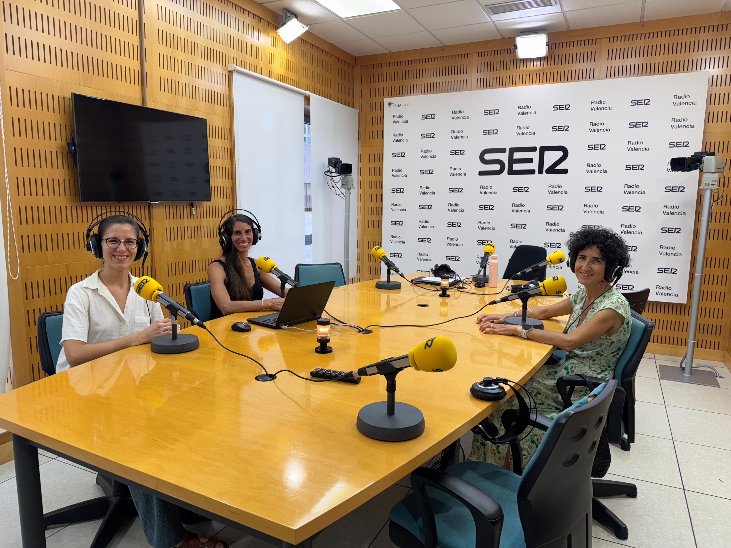 El equipo ReumAneto del Hospital Peset conquista el Aneto