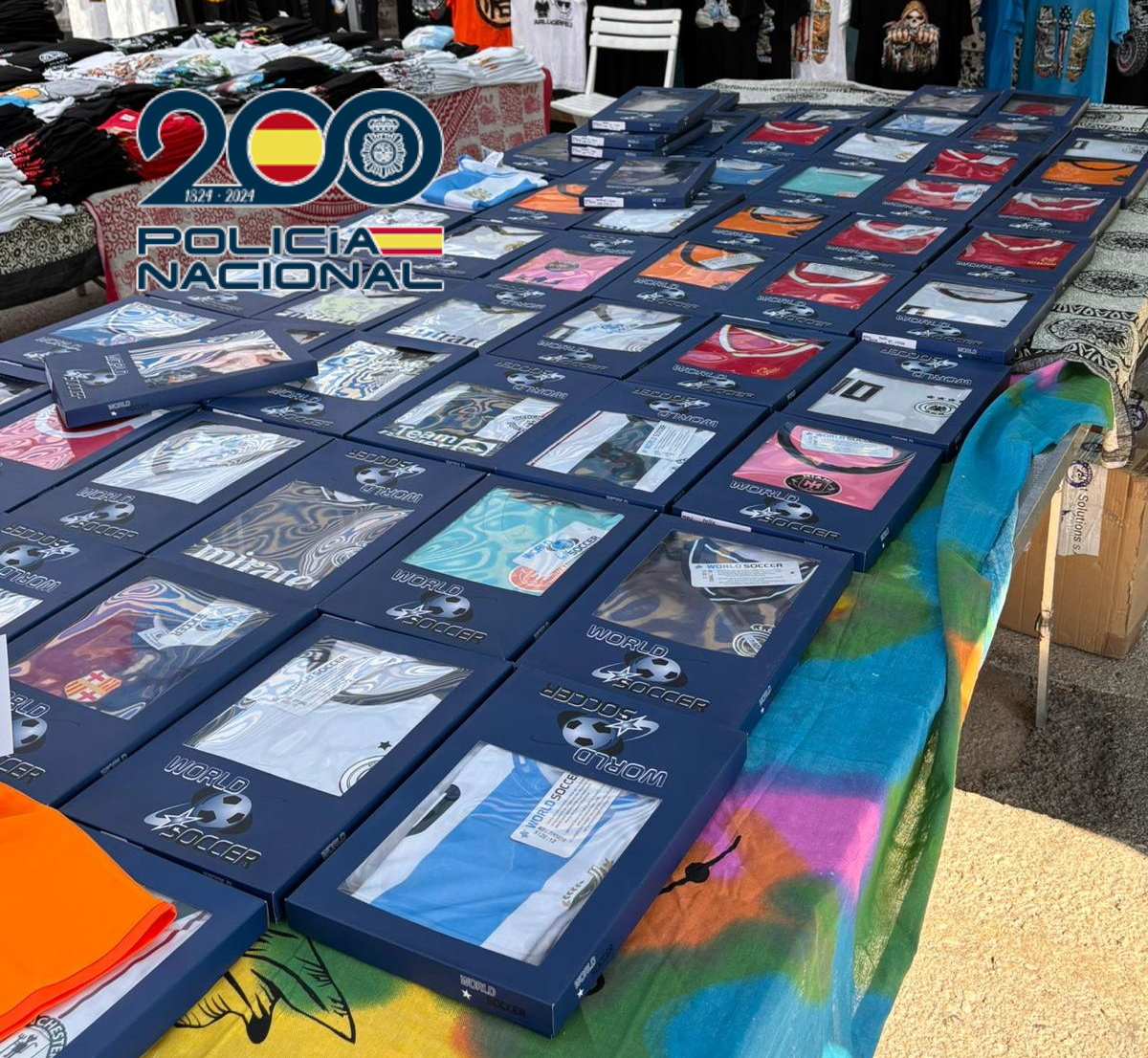 Detienen a 17 personas en un mercadillo de Denia e intervienen más de 1300 productos falsificados