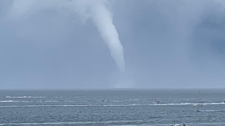 Las tormentas en la Comunitat Valenciana dejan una manga marina en la costa de Xàbia