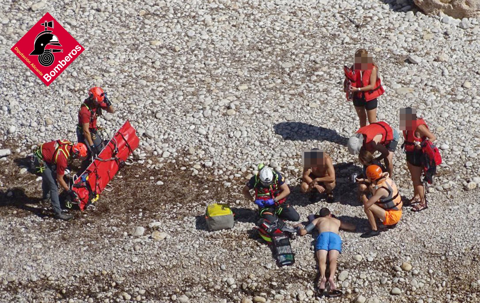 Rescatado en helicóptero un hombre con posible lesión medular tras volcar su kayak en Benitatxell