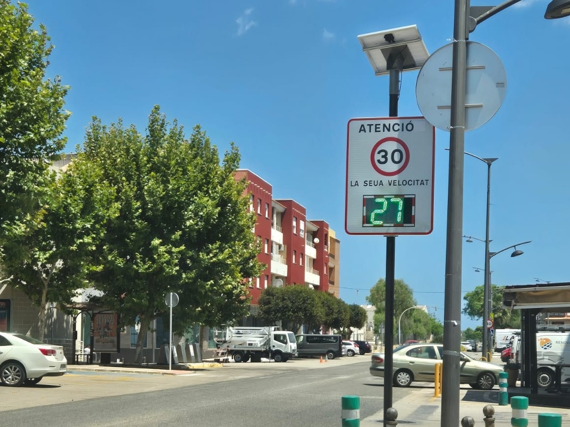 Ondara instala semáforos pedagógicos en zonas escolares para reducir la velocidad y mejorar la seguridad vial