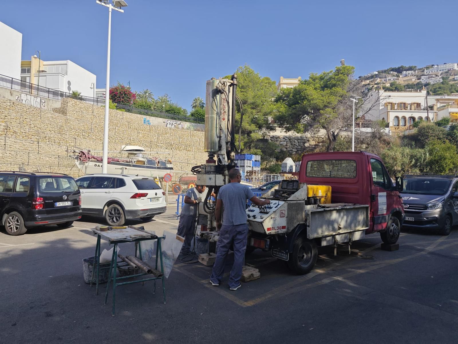 Arrancan las catas para el nuevo aparcamiento del Puerto de Xàbia, que sumará 123 plazas y un mirador a la bahía