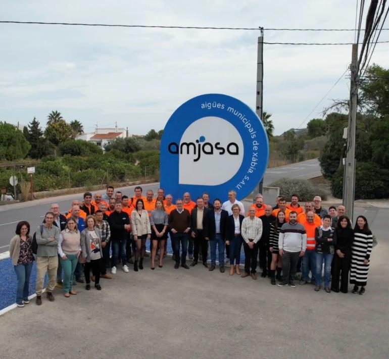 AMJASA financiará una silla salvaescaleras para garantizar la accesibilidad de una alumna en su centro escolar