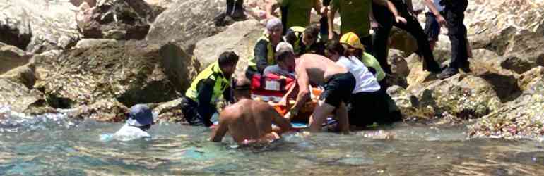 La nueva embarcación de la Policía Local rescata a un hombre tras caer cinco metros al mar desde el Penyal d’Ifac