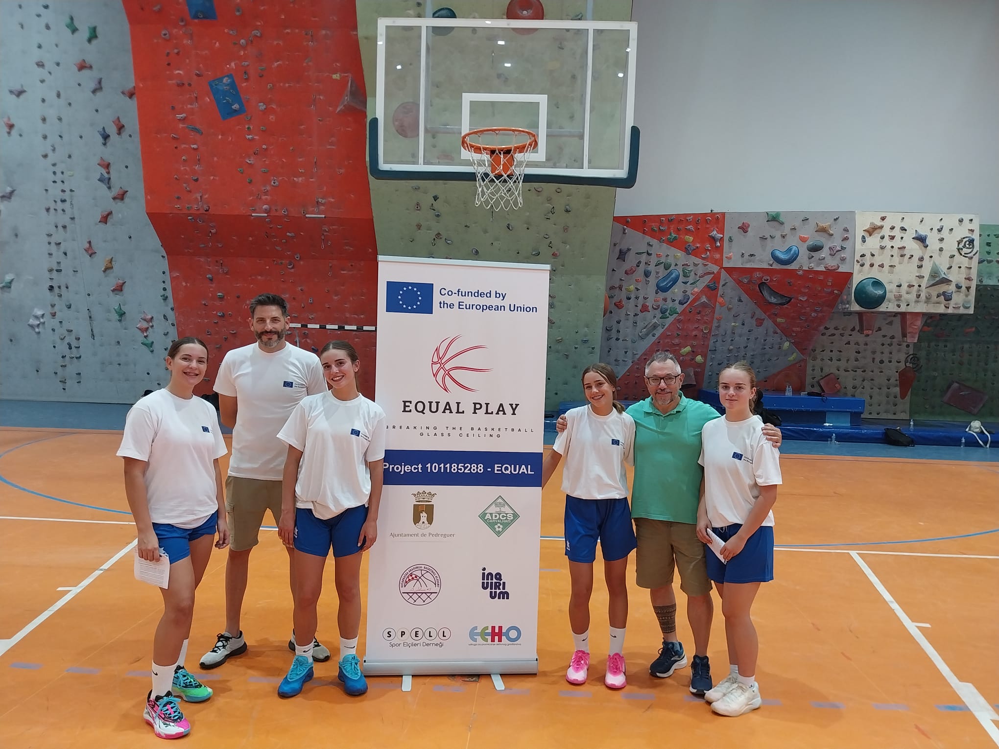 Pedreguer viaja a Turquía para defender la igualdad de género a través del baloncesto