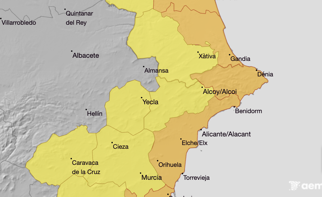 Tormentas y nubosidad en la Marina Alta con alerta naranja vigente hasta el mediodía