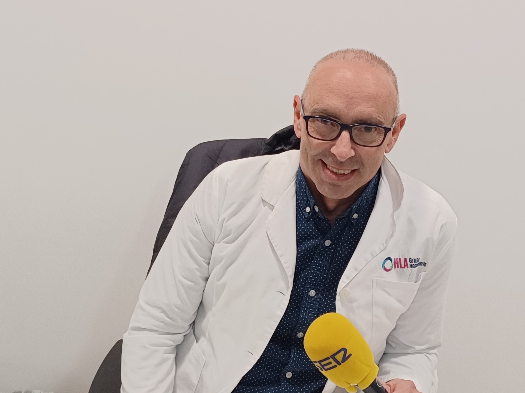 La detección precoz y el apoyo emocional, pilares del tratamiento del cáncer de mama, según el Dr. Gasent