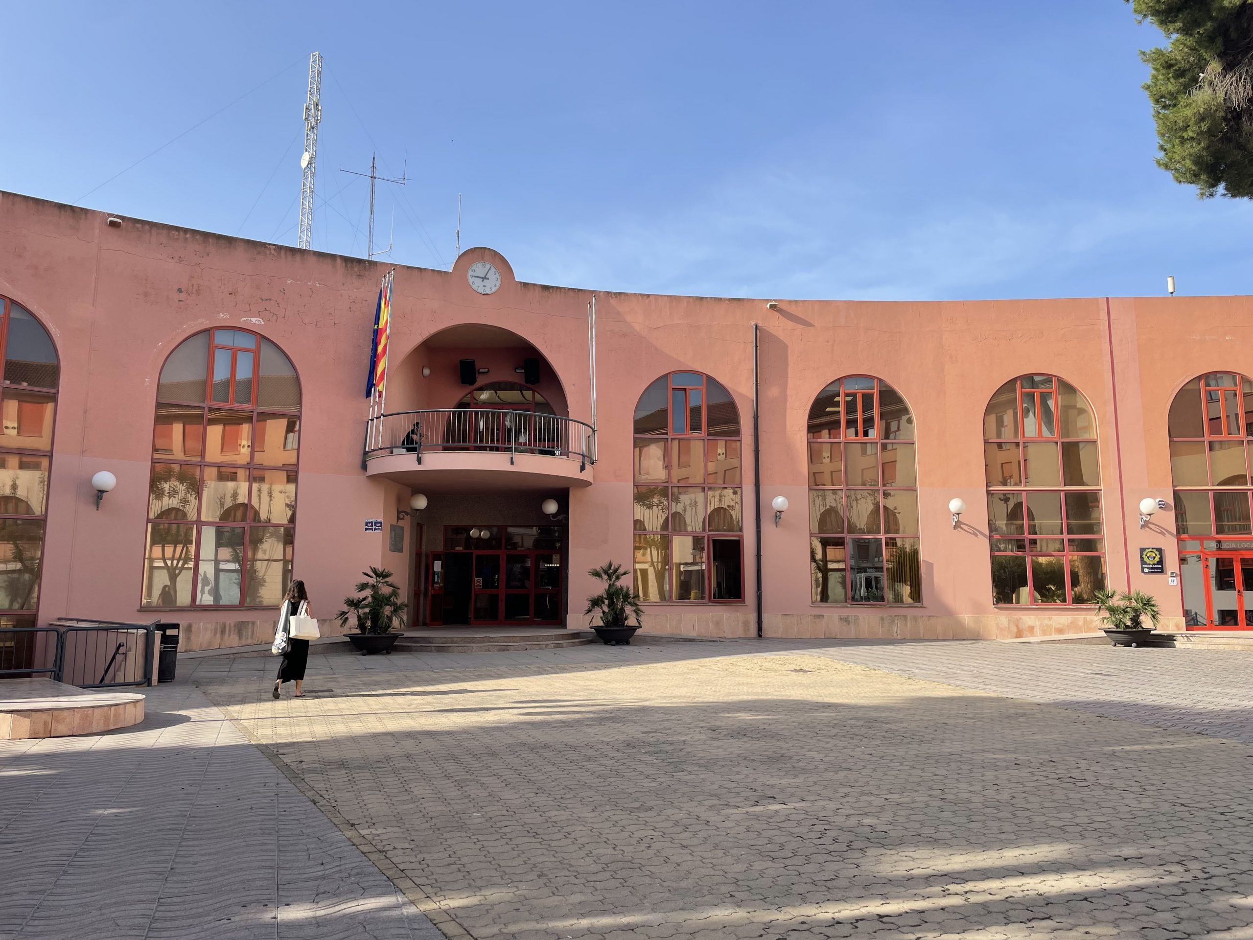 Teulada avanza en su plan de vivienda pública con la compra de un solar destinado a construir viviendas asequibles