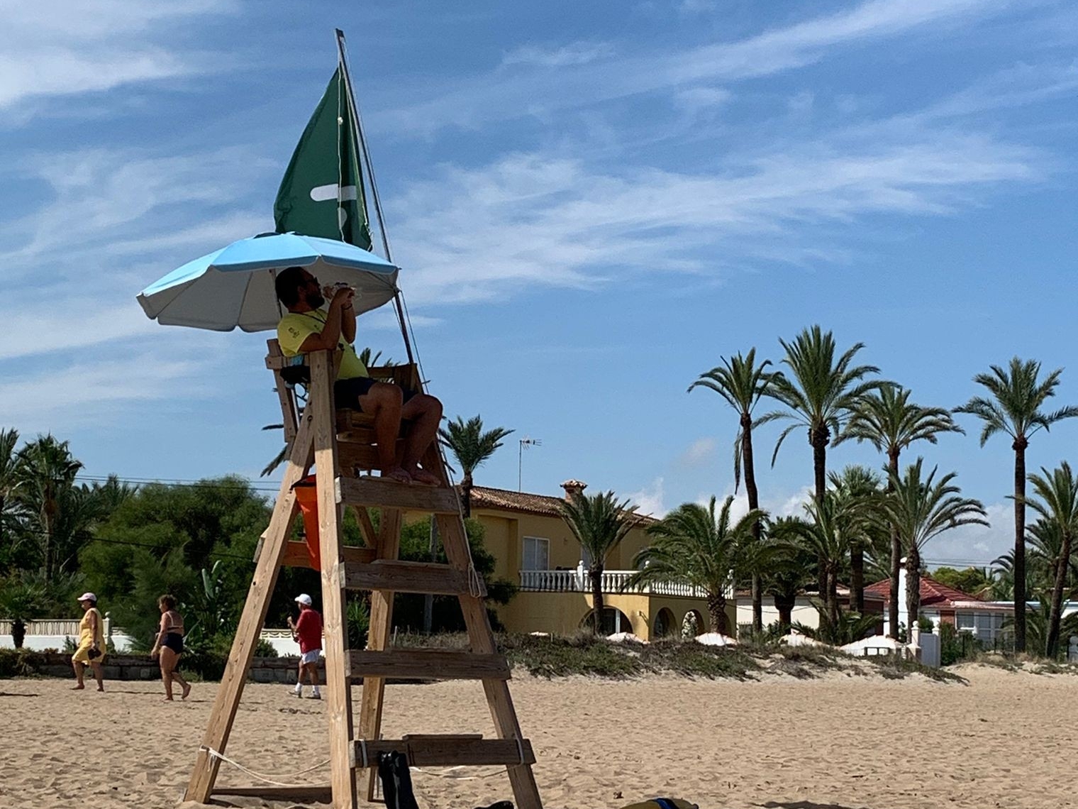 Dénia consolida el baño asistido en sus playas con un 34% más de usos y reduce un 38% las asistencias sanitarias