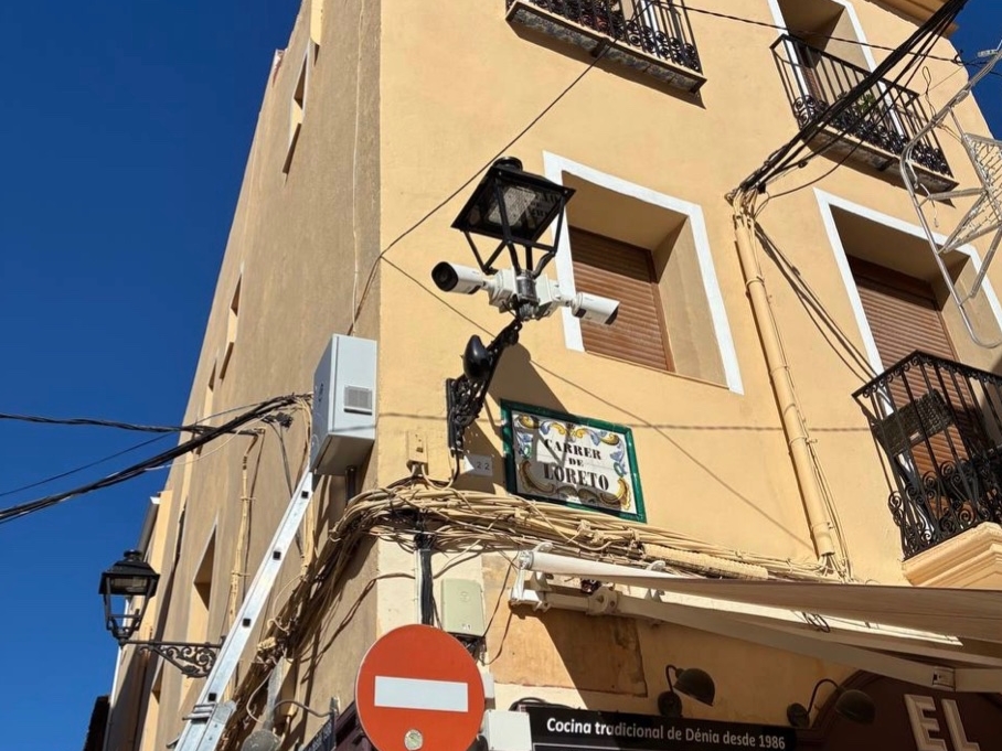 Dénia instala 93 nuevas cámaras de vigilancia en la vía pública dentro del plan de seguridad 2027
