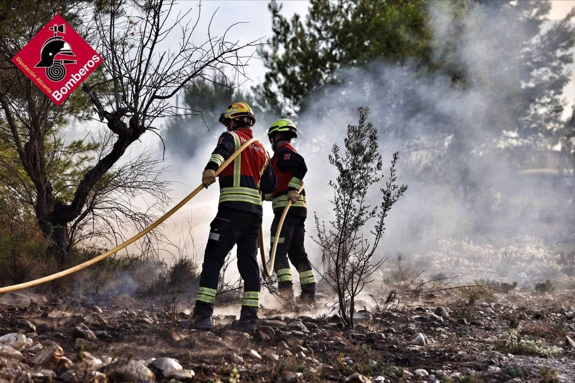 Un incendio forestal en La Sella moviliza un amplio dispositivo de emergencias en Dénia