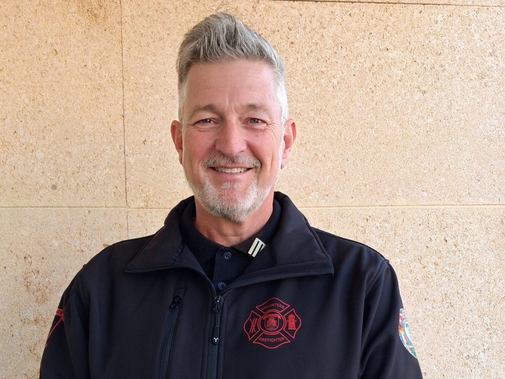 Terence Curran, jefe de los bomberos voluntarios de Balcón al Mar en Xàbia, distinguido con la British Empire Medal