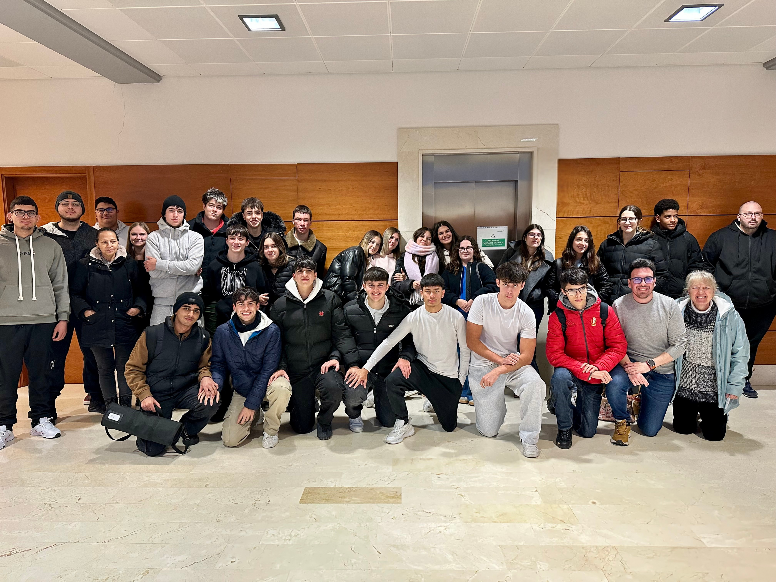 Dénia impulsa la prevención de drogas en hostelería: 33 alumnos del CIPFP se forman en el programa “Servicio Responsable”