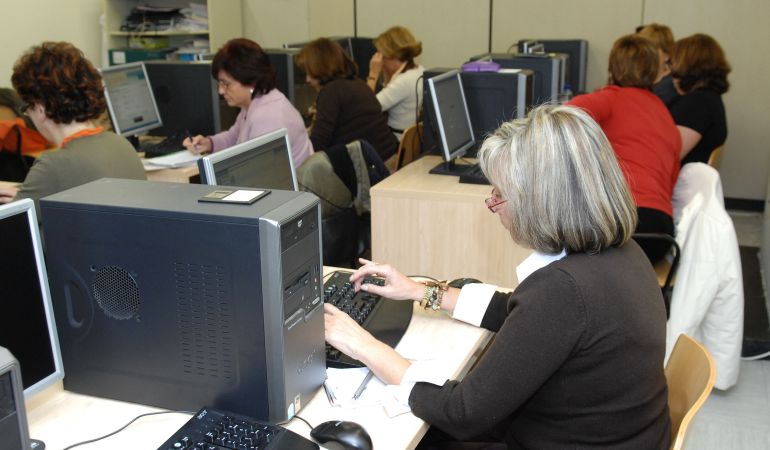 Teulada Moraira pone en marcha un curso básico de informática para mayores de 55 años