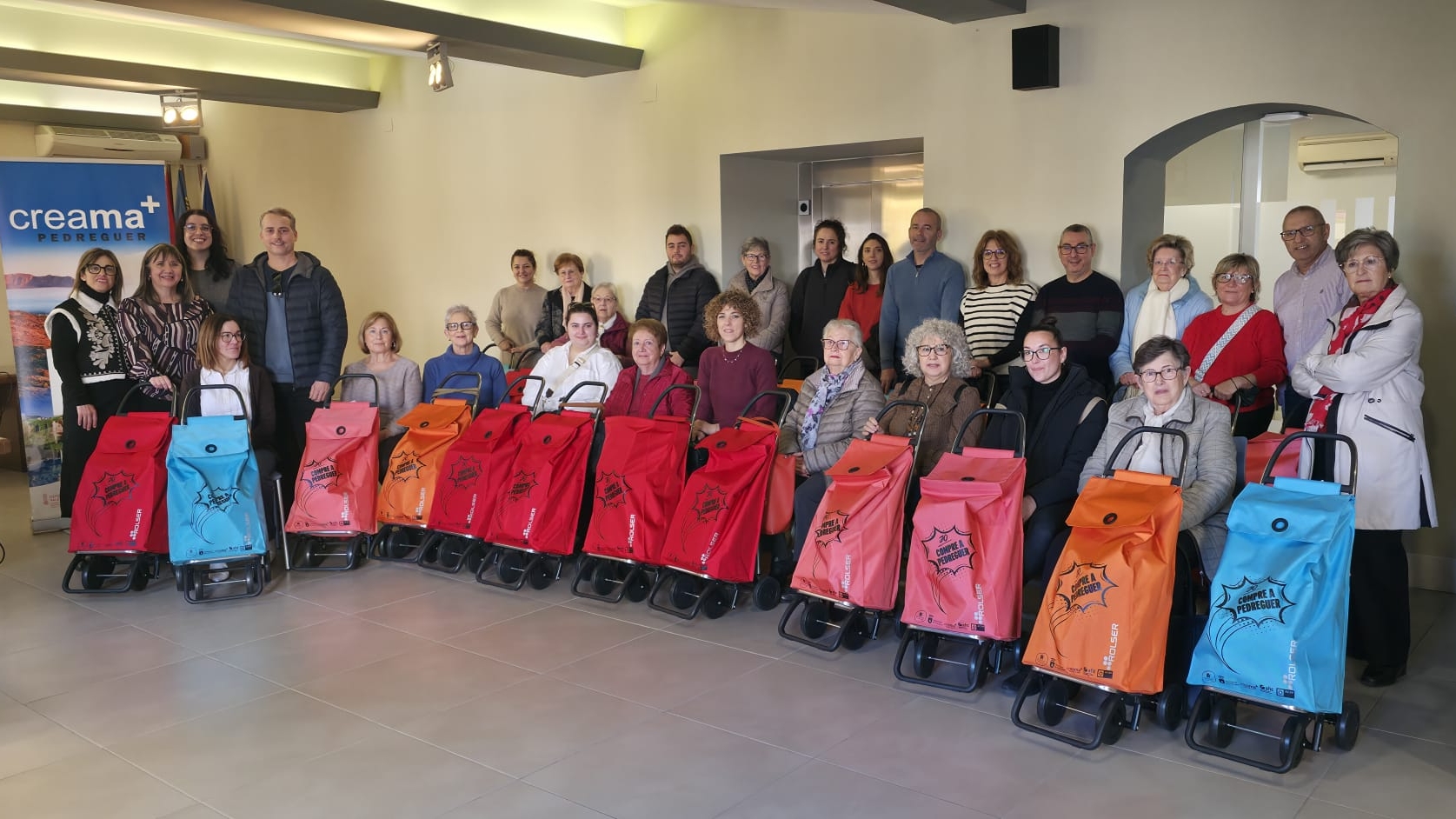 Pedreguer reparte 25 carros de la compra con productos locales para impulsar el comercio de proximidad