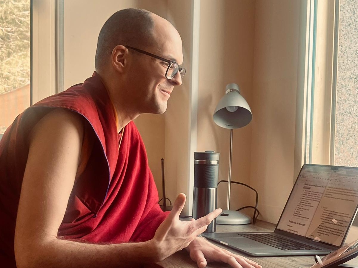 La meditación es una rebeldía pacífica frente a un mundo acelerado