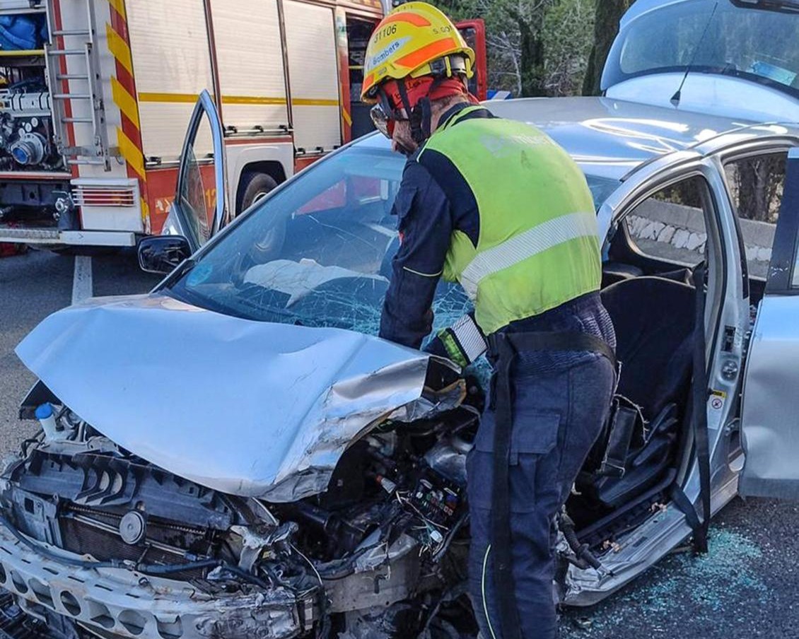 Tres personas heridas leves en un choque frontal en la N-332 a la altura de Benissa