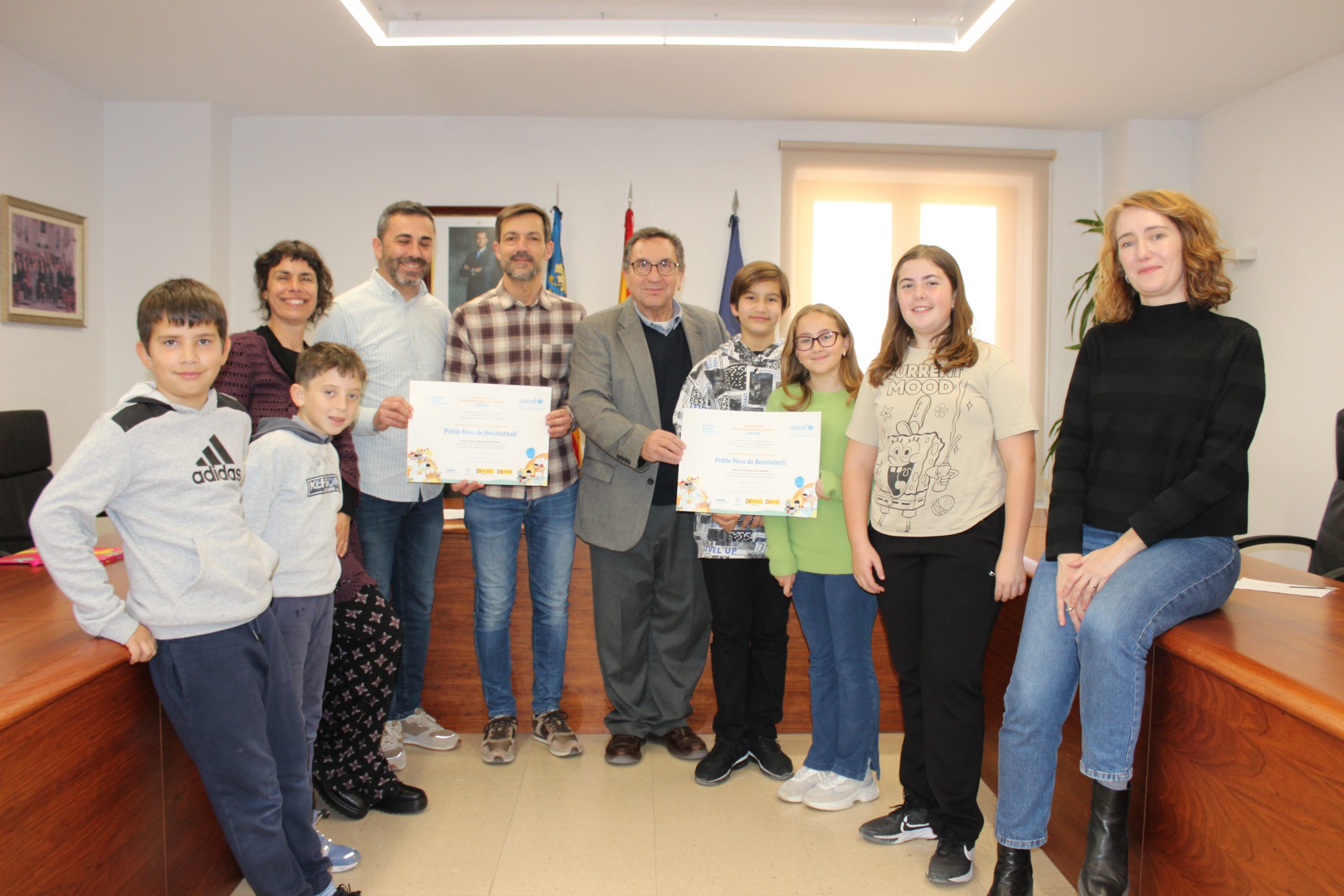 El Poble Nou de Benitatxell se suma a la ciudad de Dénia y renueva su distintivo como Ciudad Amiga de la Infancia de UNICEF hasta el año 2029