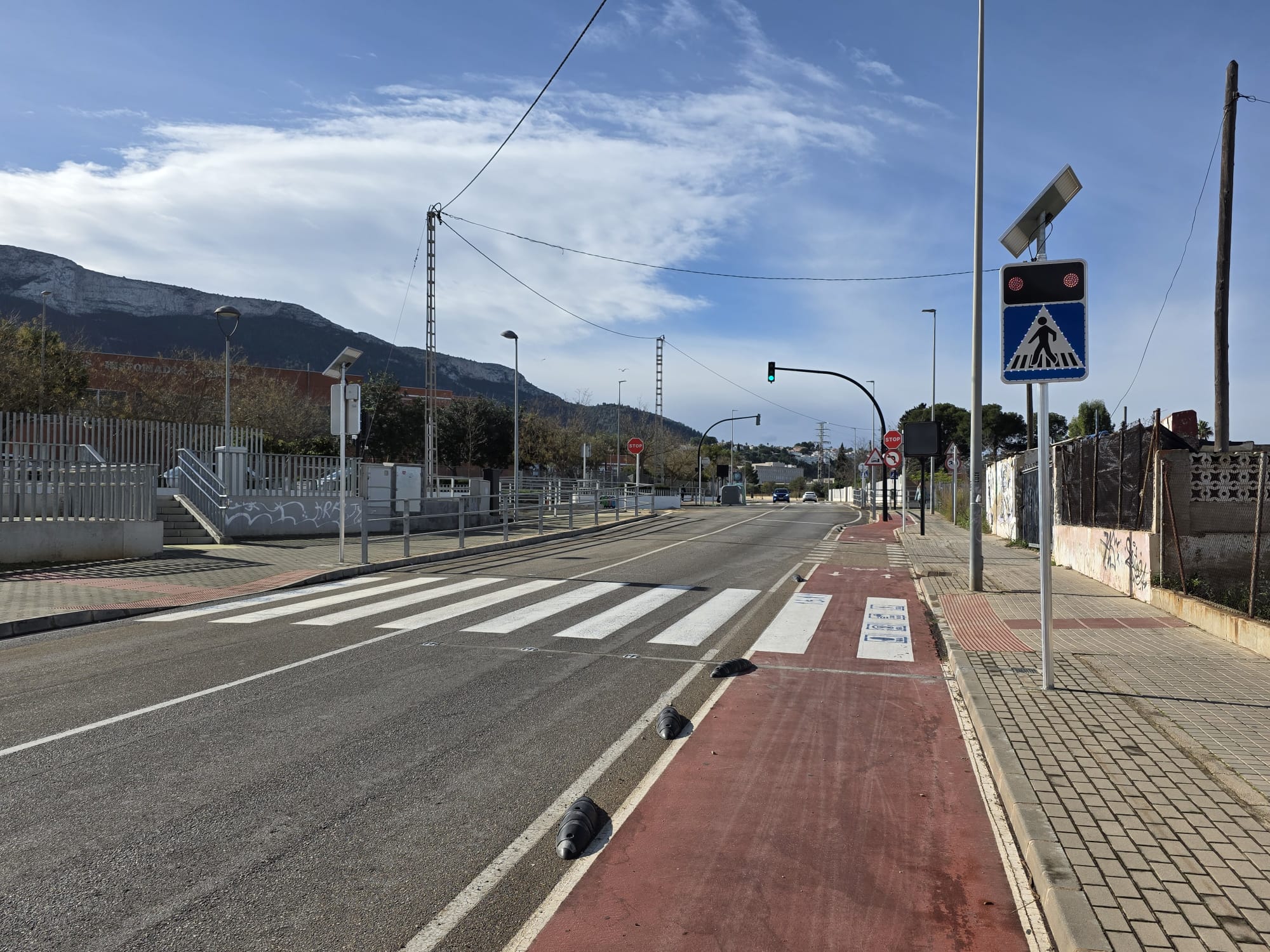 Dénia refuerza la seguridad vial con pasos de peatones inteligentes activados por presencia