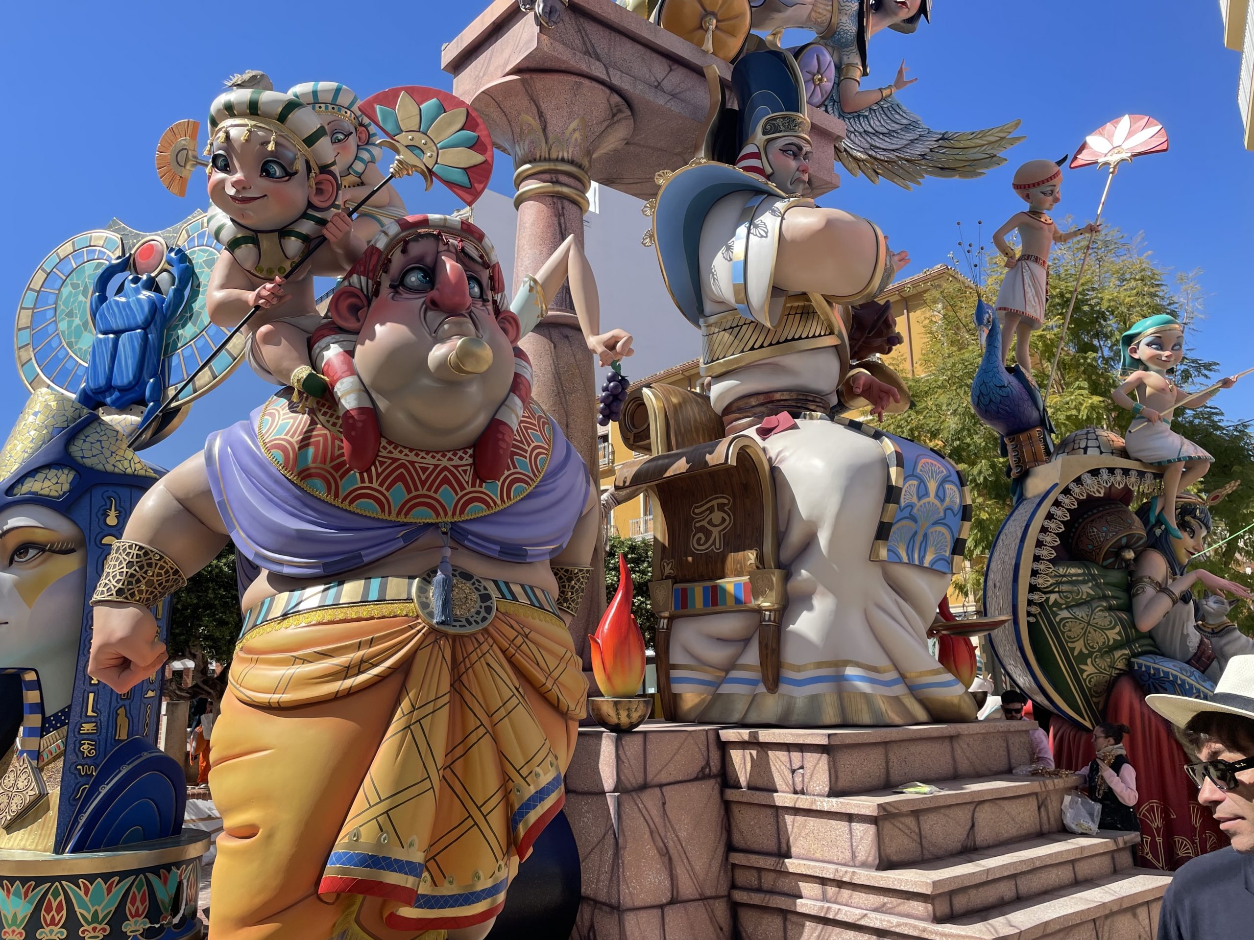 El ambiente fallero marca la jornada en Dénia a la espera del veredicto del jurado