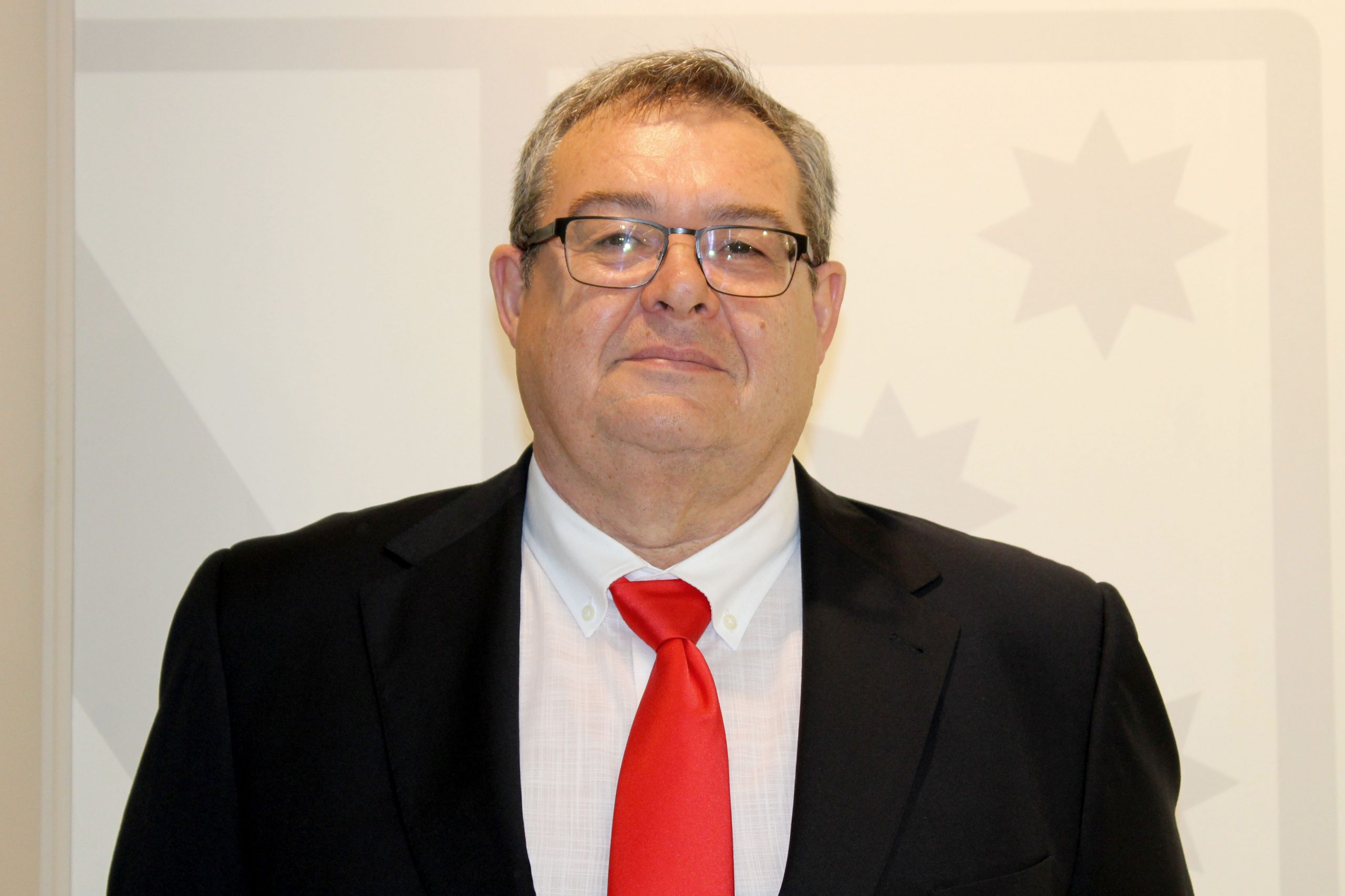 El gobierno de Dénia defiende la reclassificación de 65 puestos de trabajo en 2026 y carga contra el sindicato SEP