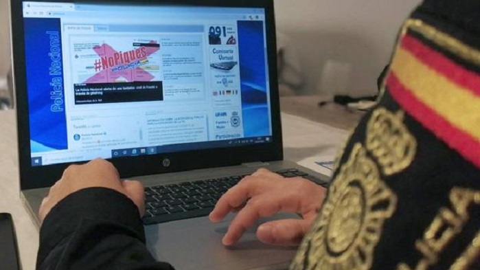 Dénia forma a personas mayores para prevenir estafas digitales y fraudes en Internet