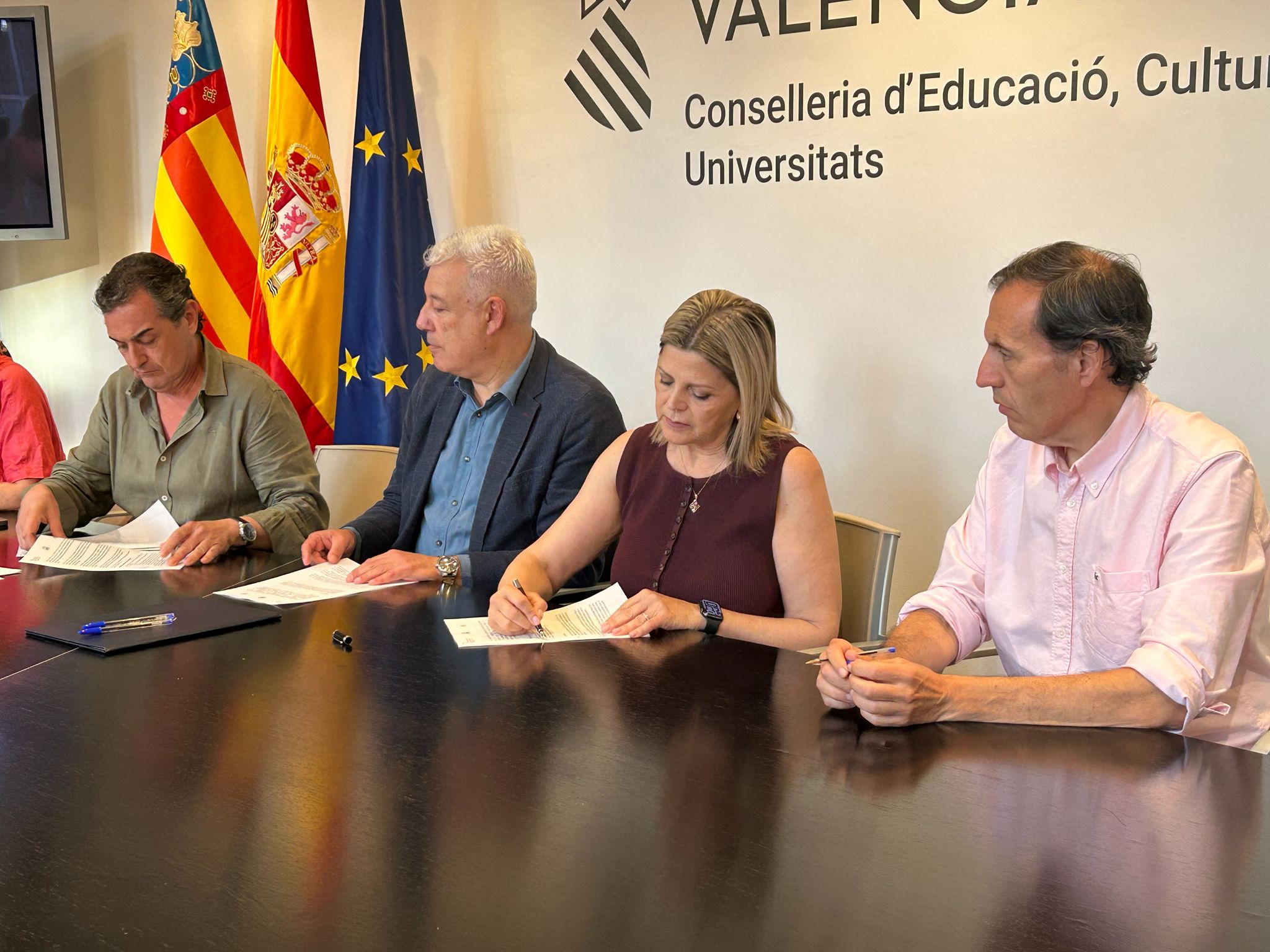 Huelga de docentes: ANPE y CSIF aceptan la subida salarial y Educación emplaza a una nueva reunión este martes