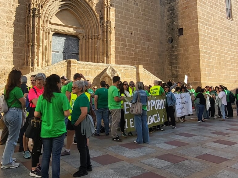 La Marina Alta lleva la presión de la huelga educativa a las puertas de los ayuntamientos