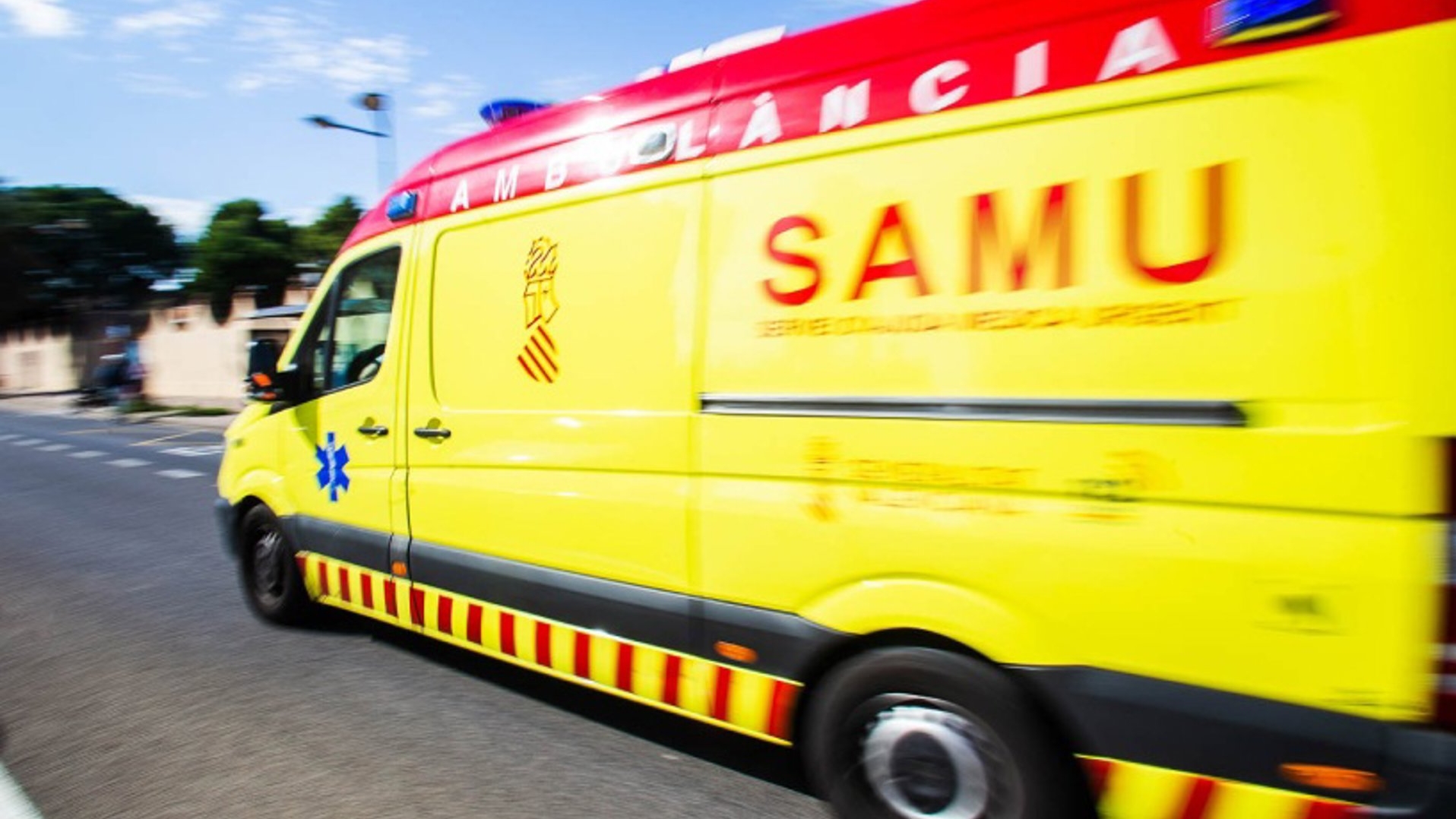 Incendio en la fachada de un edificio en la calle Quevedo de Dénia