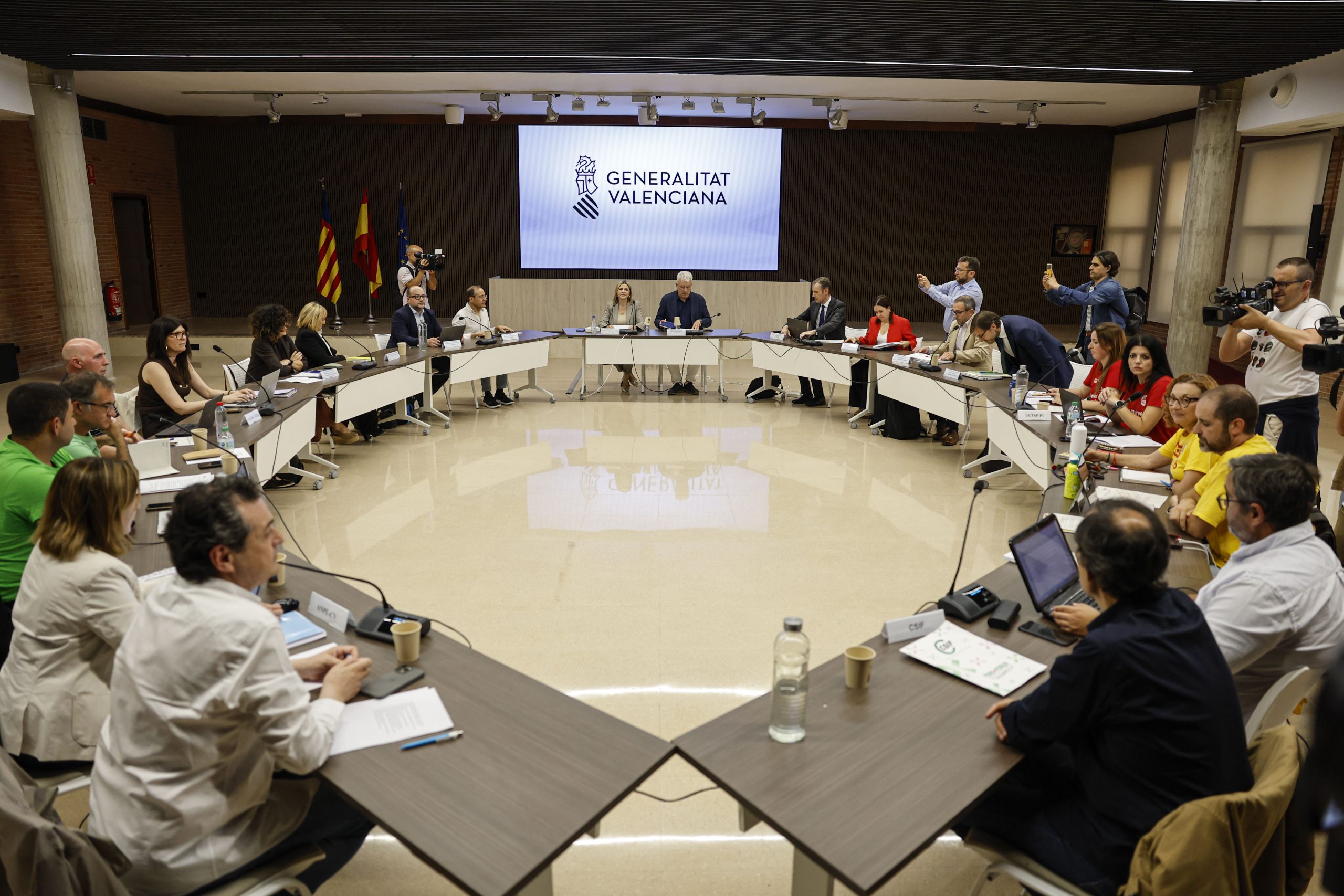 Huelga educativa: La Generalitat ofrece una subida de 120 euros al mes para 2027