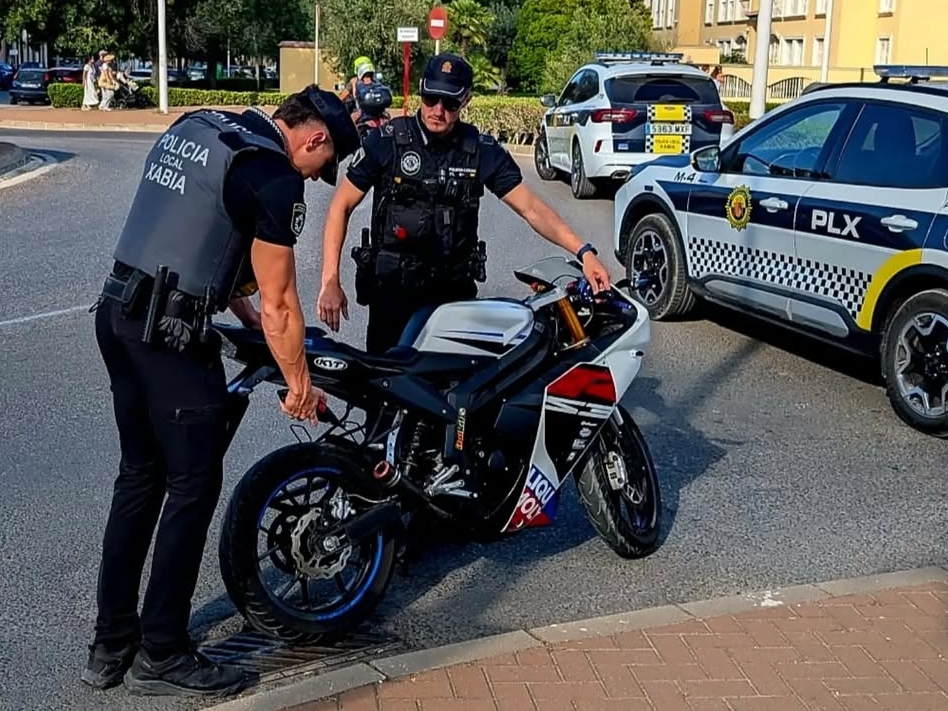 La Policía Local de Xàbia intensifica los controles contra el ruido de los ciclomotores manipulados