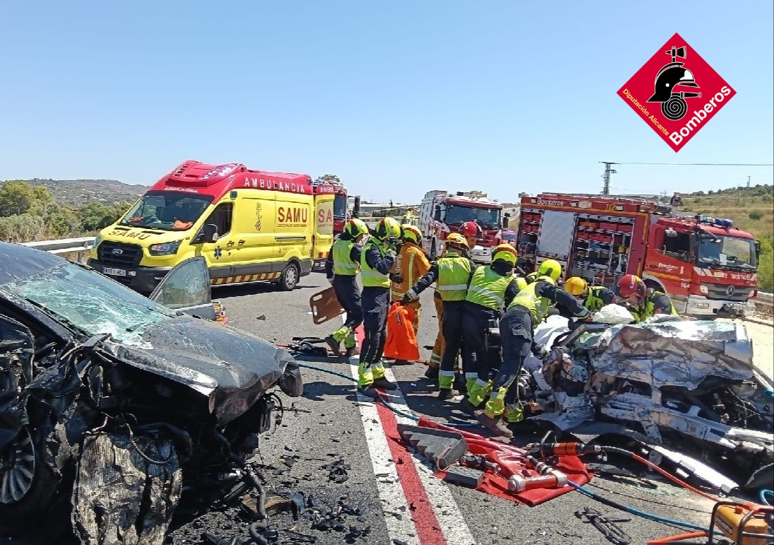 Una joven de 19 años y un hombre de 65 fallecen en un accidente entre dos coches en Benissa, en la N-332