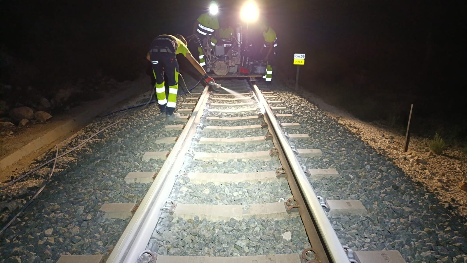 El TRAM entre Benidorm y Dénia prueba pintar los raíles de blanco para combatir el calor extremo