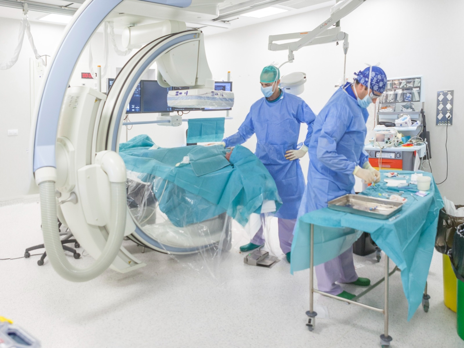 El Hospital de Dénia reduce un 60% la espera quirúrgica de los pacientes más graves en tres años