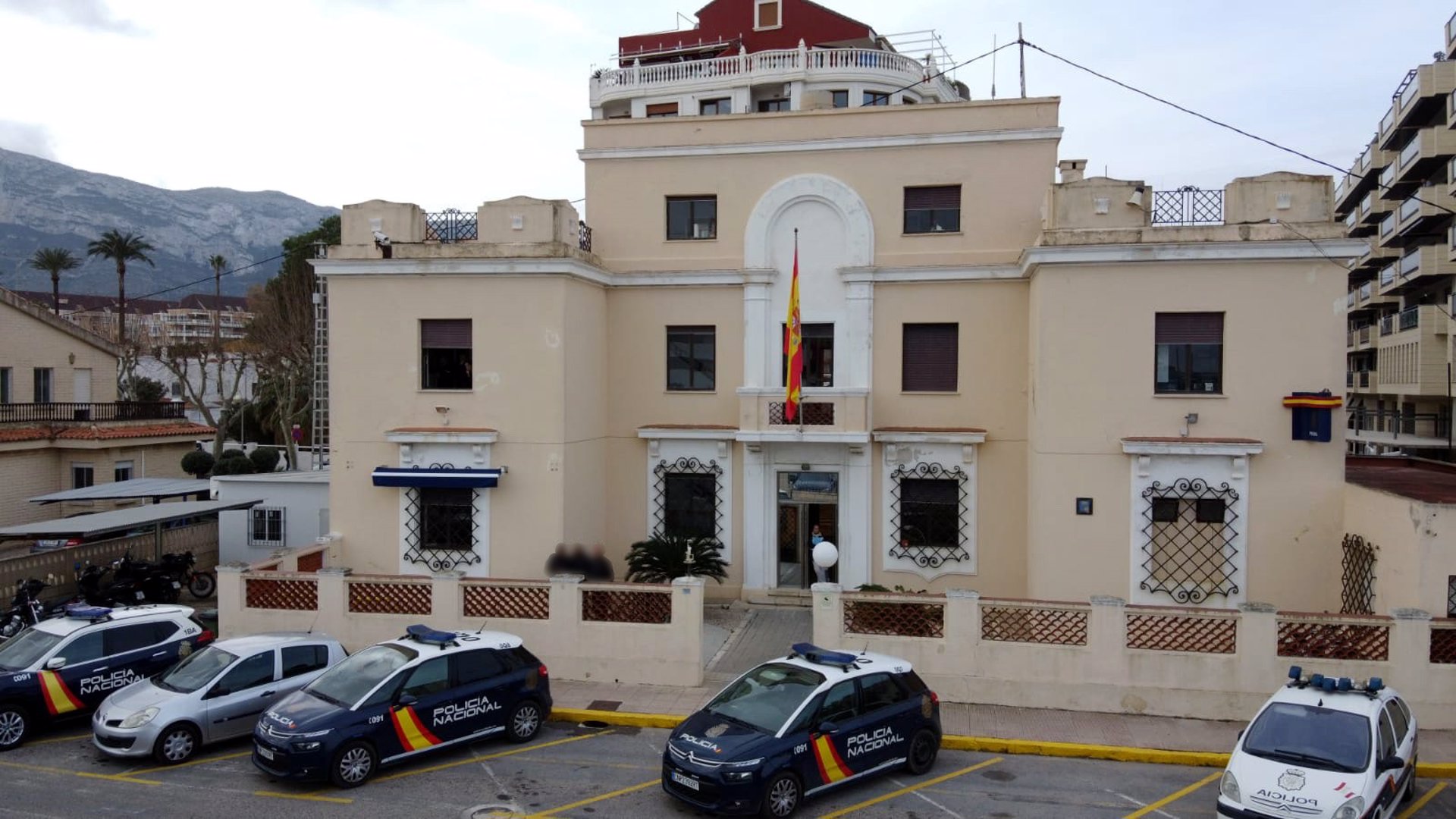 Detenidos en Dénia por robar joyas a personas mayores con el método del «abrazo cariñoso»