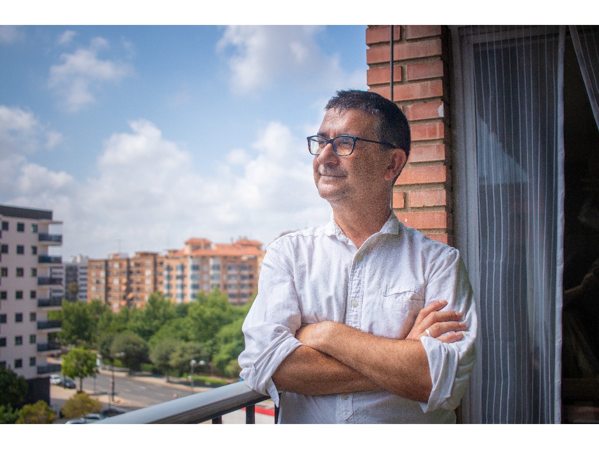 Óscar Mora convierte Dénia en escenario literario tras enamorarse de la ciudad trabajando como librero