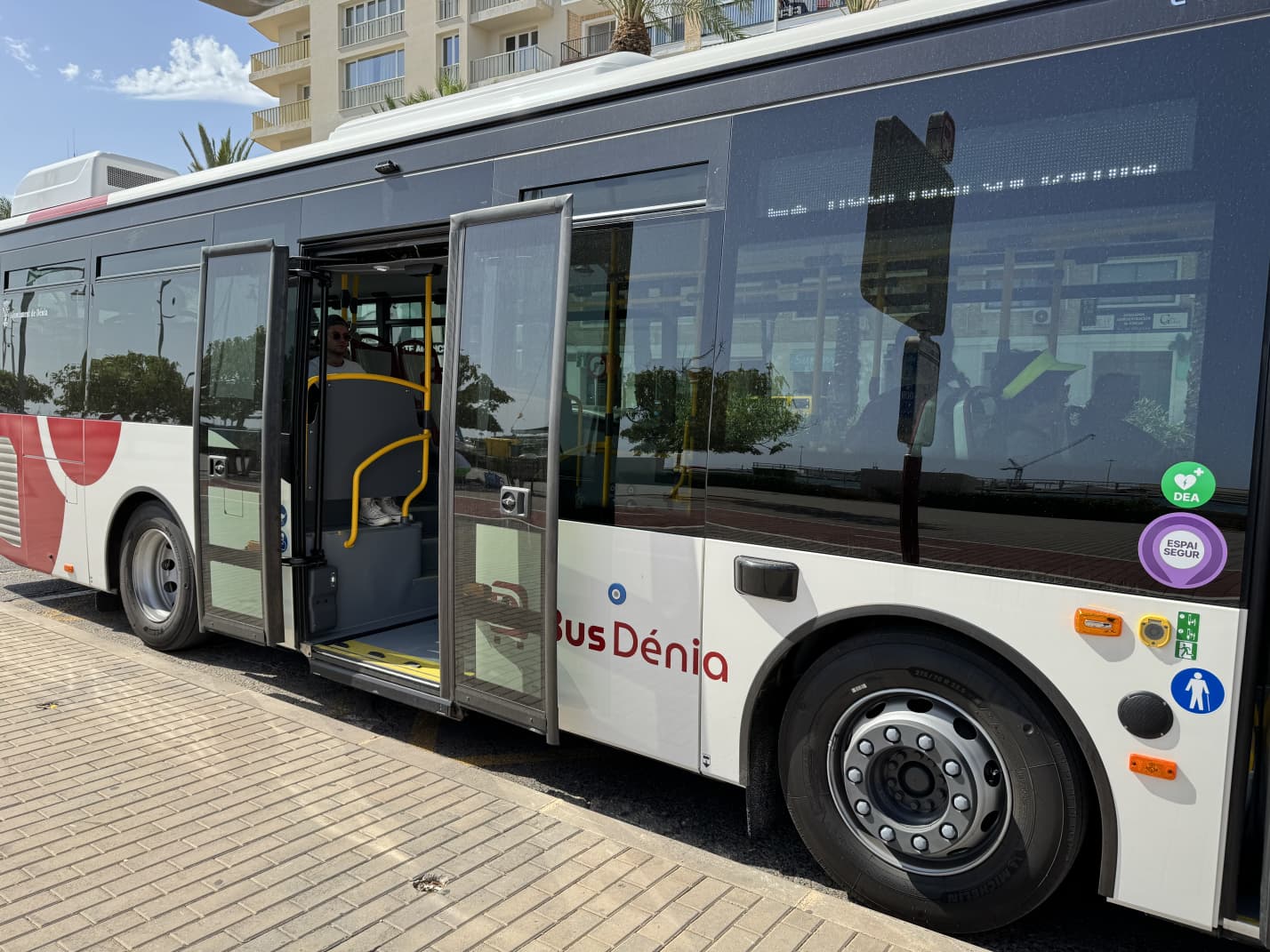 BusDénia completa su flota y da el salto a la información en tiempo real